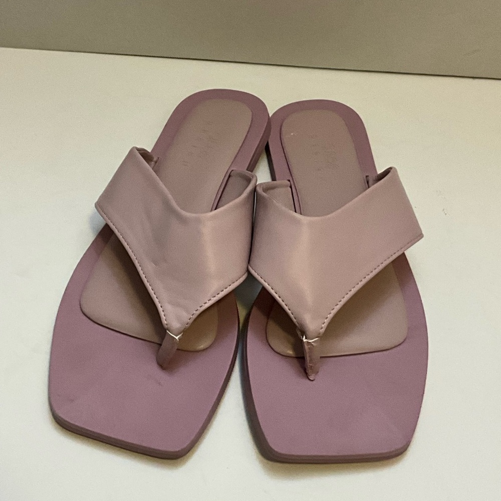ASOS Design Fig Toe Thong Flat Sandals 8 - Picture 2 of 10